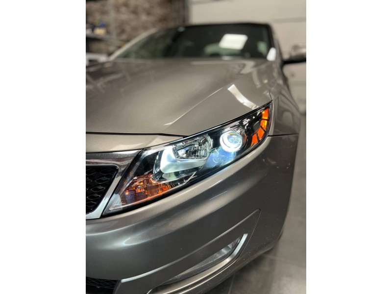 Заміна скла фари на нове.